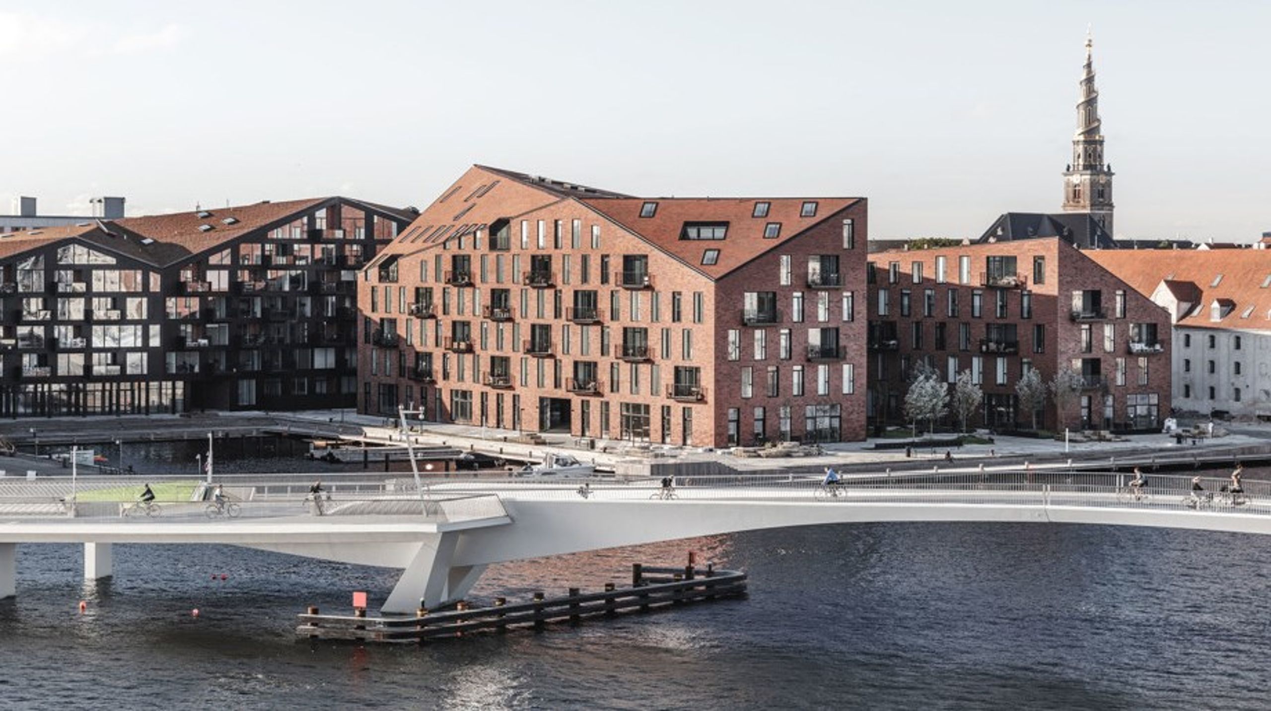 Den administrerende direktør i Vilhelm Lauritzen Arkitekter, som blandt andet har tegnet boliger ved Krøyers Plads i København, stopper øjeblikkeligt.