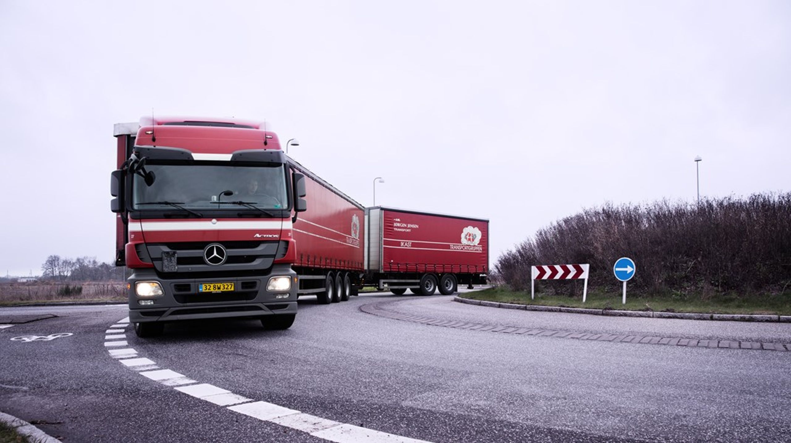 Både Ministerrådet og Europa-Parlamentet har nu stillet krav om, at lastbilproducenterne i 2040 skal have reduceret nye lastbilers CO2-udleding med 90 pct.&nbsp;