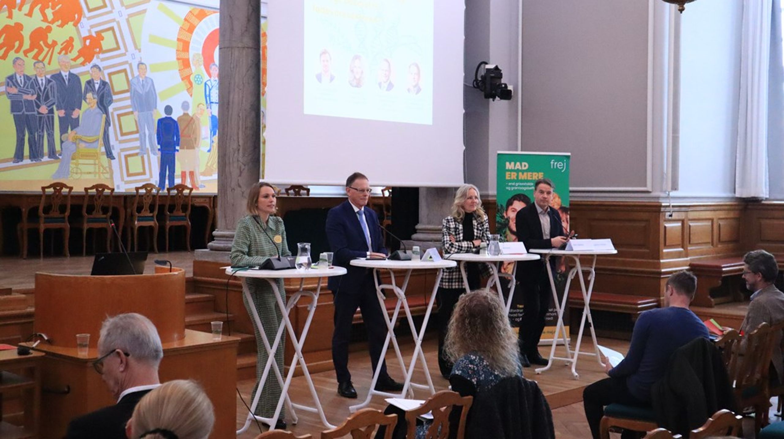 Flere fødevareordførere deltog i paneldebatten, da Tænketanken Frej inviterede til stormøde om fremtidens genteknologier i Fællessalen på Christiansborg.&nbsp;