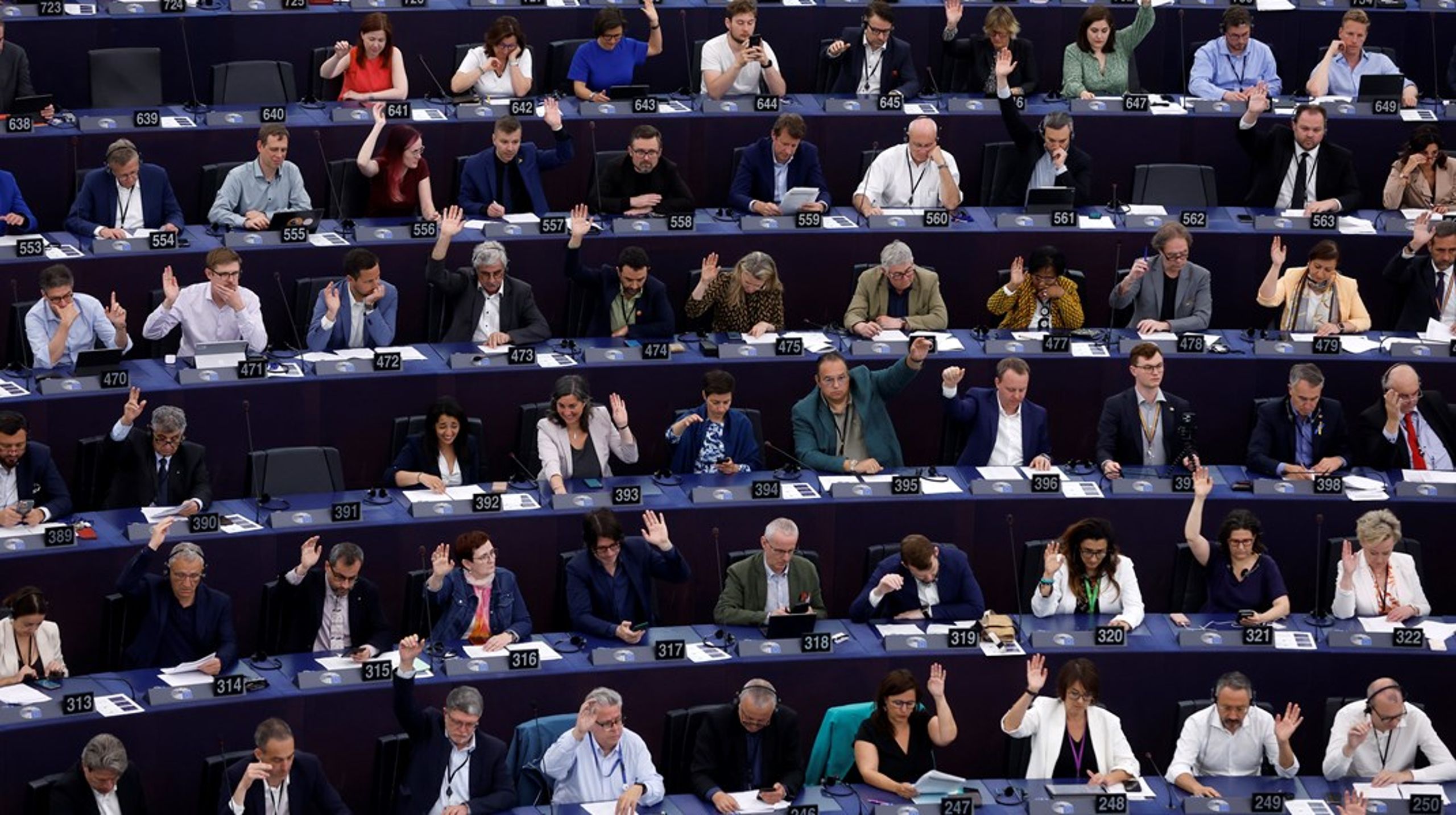 Europa-Parlamentet og Rådet har stået langt fra hinanden i spørgsmål om blandt andet brug af ansigtsgenkendelse. Her ses parlamentets afstemning om deres holdning til AI Act fra sommeren 2023.
