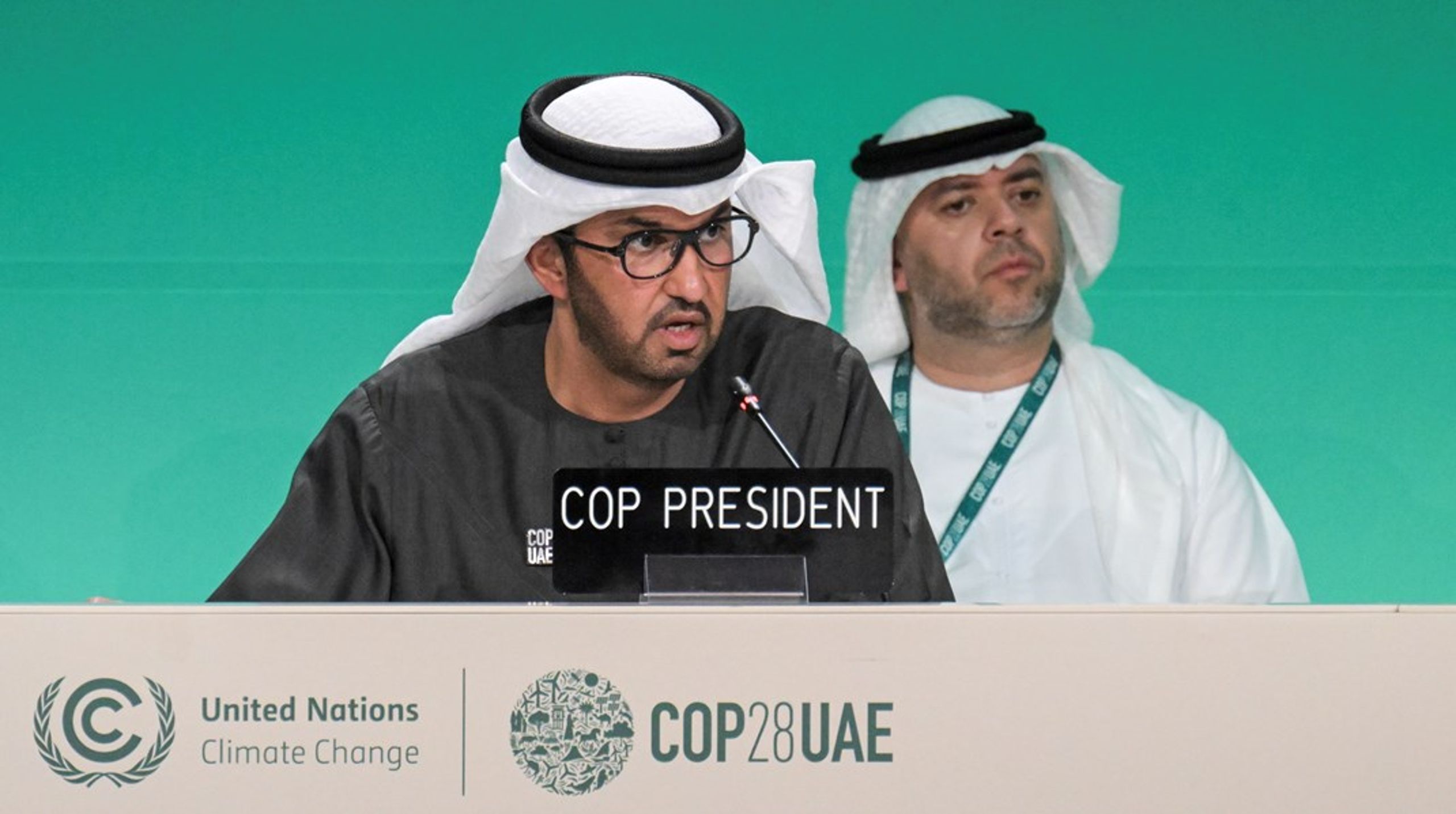 For bordenden af COP28 sad en oliechef og klimabenægter, Sultan Al-Jaber, som formåede at bevare sit job men ikke verdens tillid, skriver fire klimaaktivister.