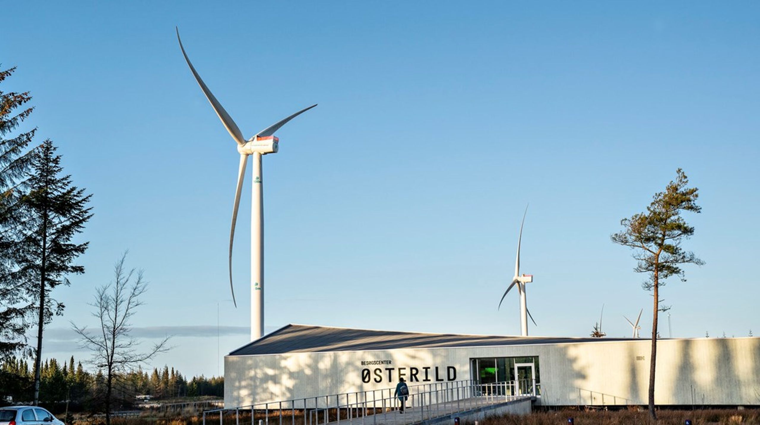 Politikerne vil give vindmølleindustrien et nyt testcenter med plads til 450 meter høje vindmøller. Enten skal det ligge ved Vadehavet eller også skal Østerild testcentret i Thy udvides.&nbsp;