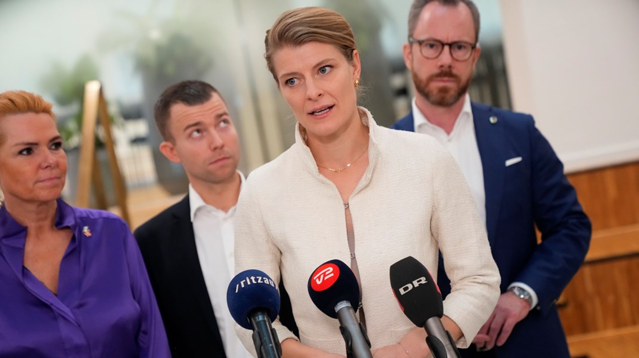 Beskæftigelsesminister Ane Halsboe-Jørgensen (S) har i 2024 flere opgaver på sit bord, som kan skabe røre i fagbevægelsen. Blandt andet skal hun lovgive om 20.000 nyttejob til kontanthjælpsmodtagere. Her&nbsp;ses hun, da den politiske aftale om nyttejobbene blev indgået i efteråret.&nbsp;