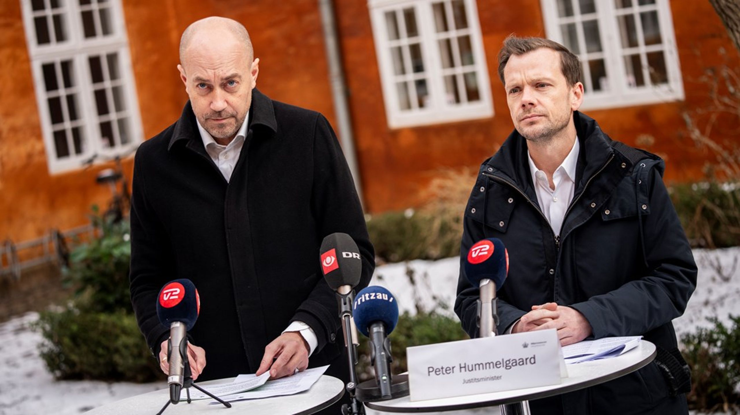 Miljøminister Magnus Heunicke (tv) og justitsminister Peter Hummelgaard holder pressemøde om jordskredet ved Nordic Waste.