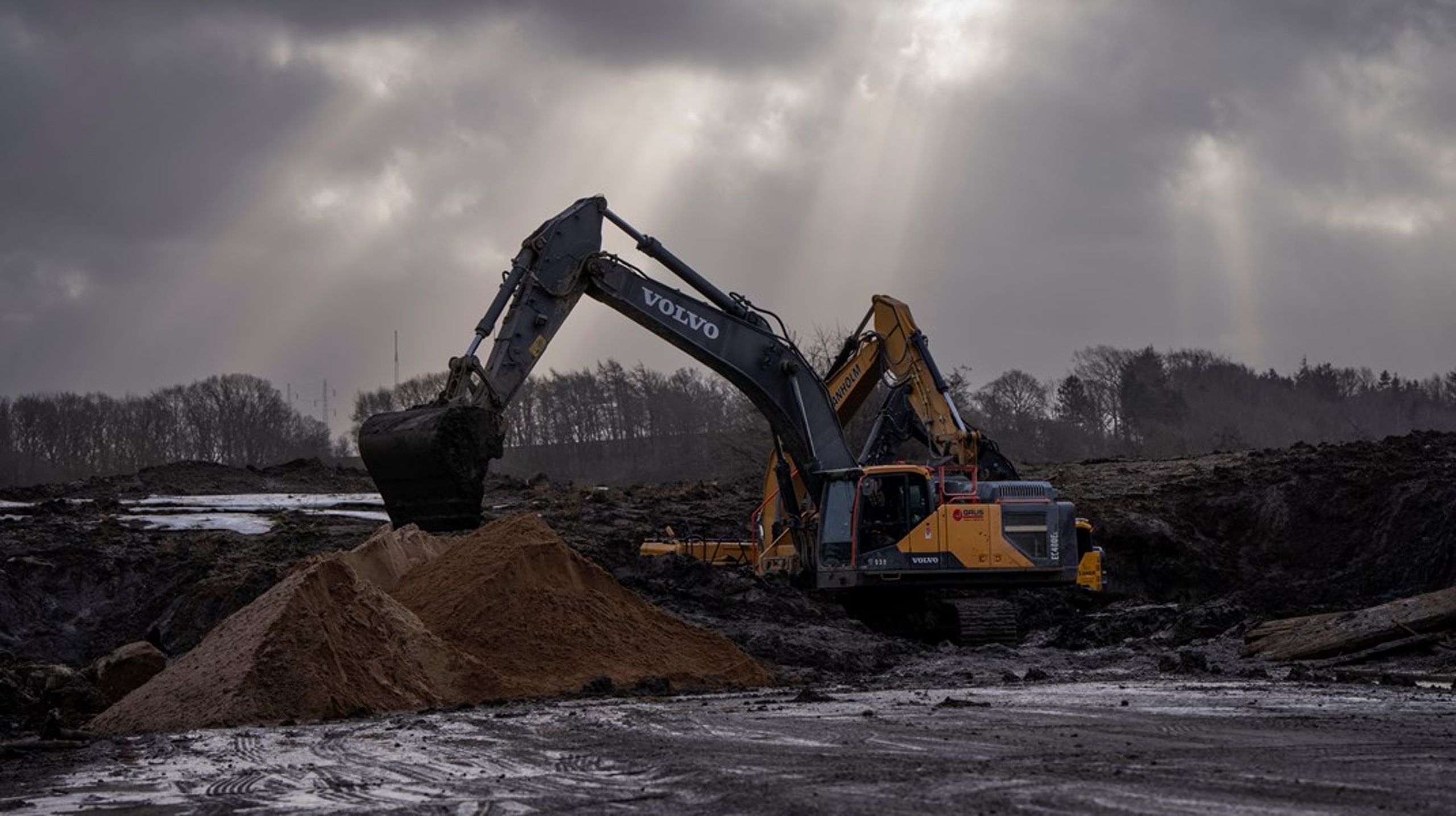 Myndighederne arbejder på højtryk for at forhindre en miljøkatastrofe ved Nordic Waste.