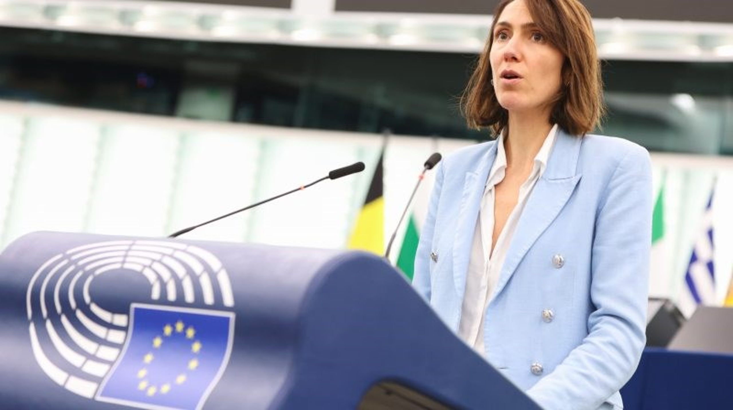 Franske Valérie Hayer kan kalde sig formand for Renew Europe, efter Malik Azmani har droppet sit kandidatur i kølvandet på den modstand, hollænderen har fået på baggrund af drøftelser med det højreradikale parti PVV.