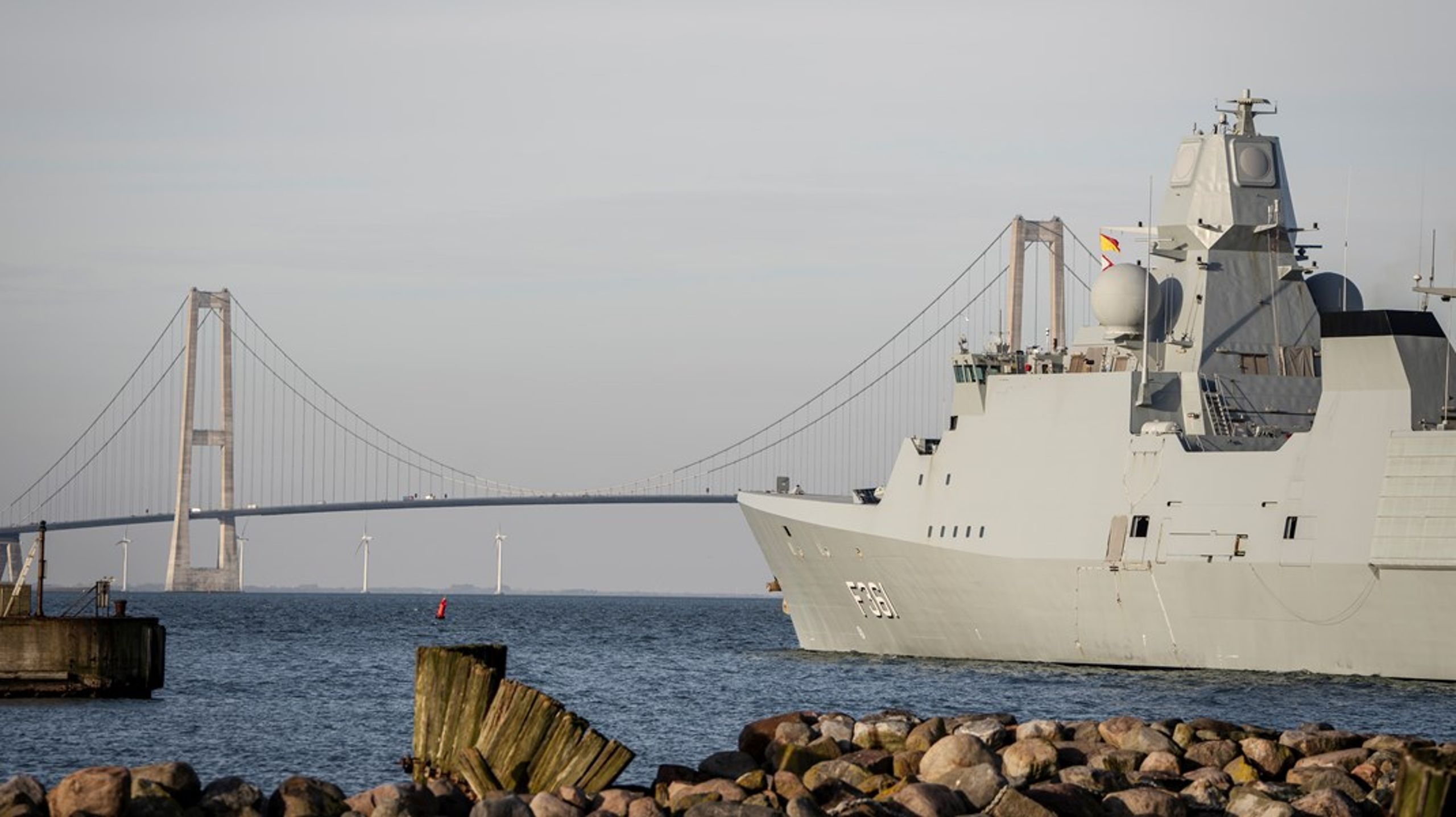 Som del af en amerikansk-ledet indsats for maritim sikkerhed har Danmark sendt en fregat til Det Røde Hav.