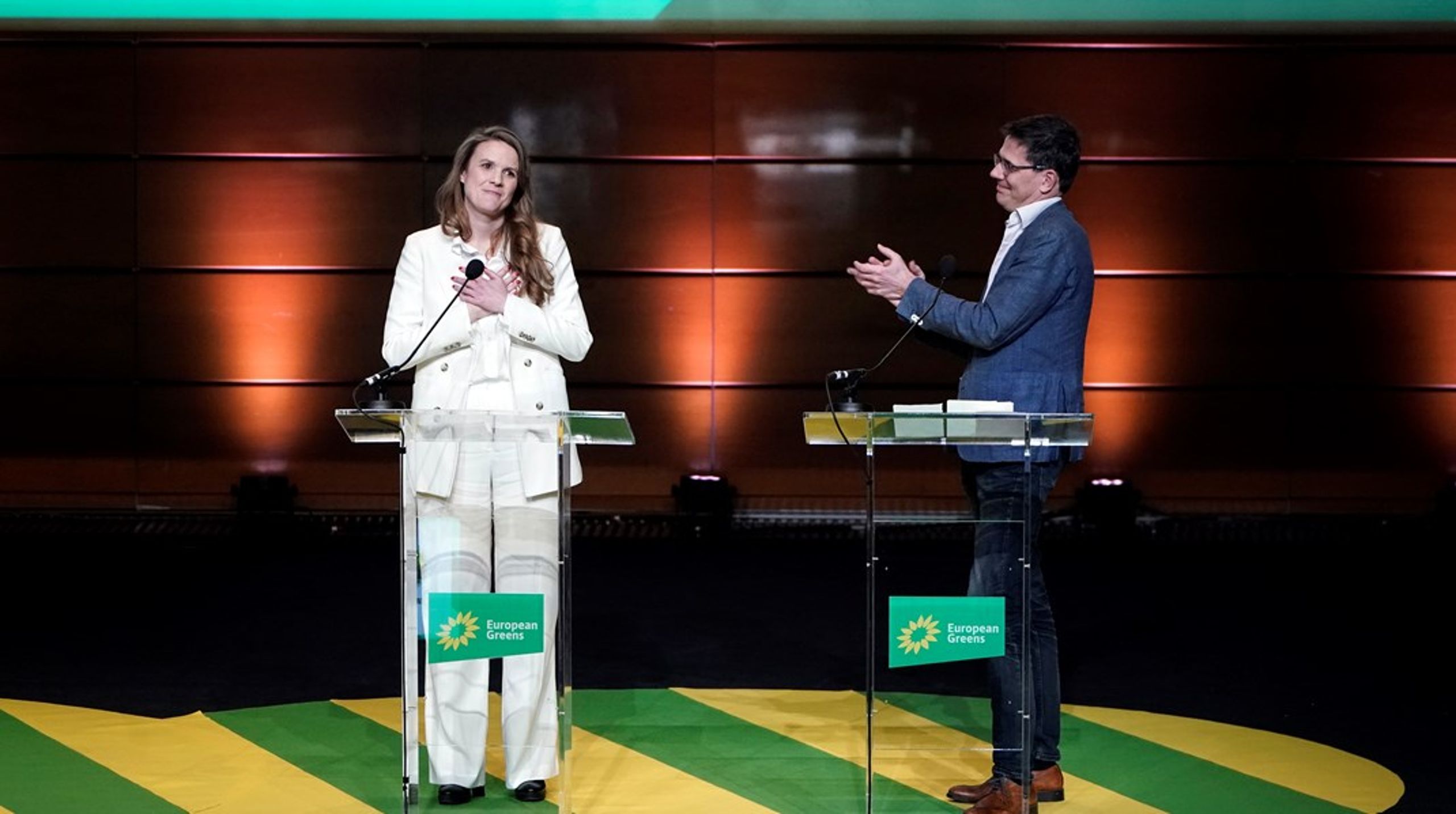 Terry Reintke og Bas Eickhout&nbsp;holder en tale i Lyon efter at være blevet udpeget som De Grønnes spidskandidater.