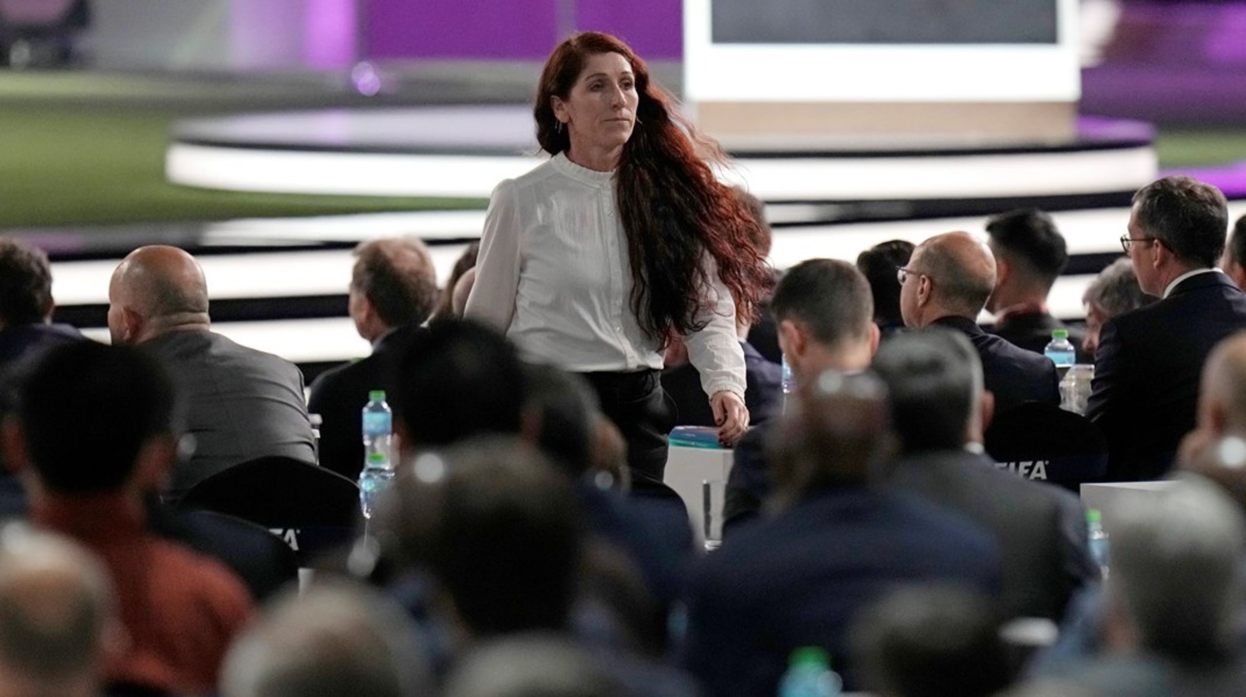 Lisa Klaveness, der blev valgt som præsident for det norske fodboldforbund i marts 2022, markerede sig få uger efter overtagelsen af posten med en tale på FIFA’s kongres i Qatar, hvor hun kritiserede processen omkring tildelingen af VM til Qatar i 2010 og forlangte forandringer i FIFA.