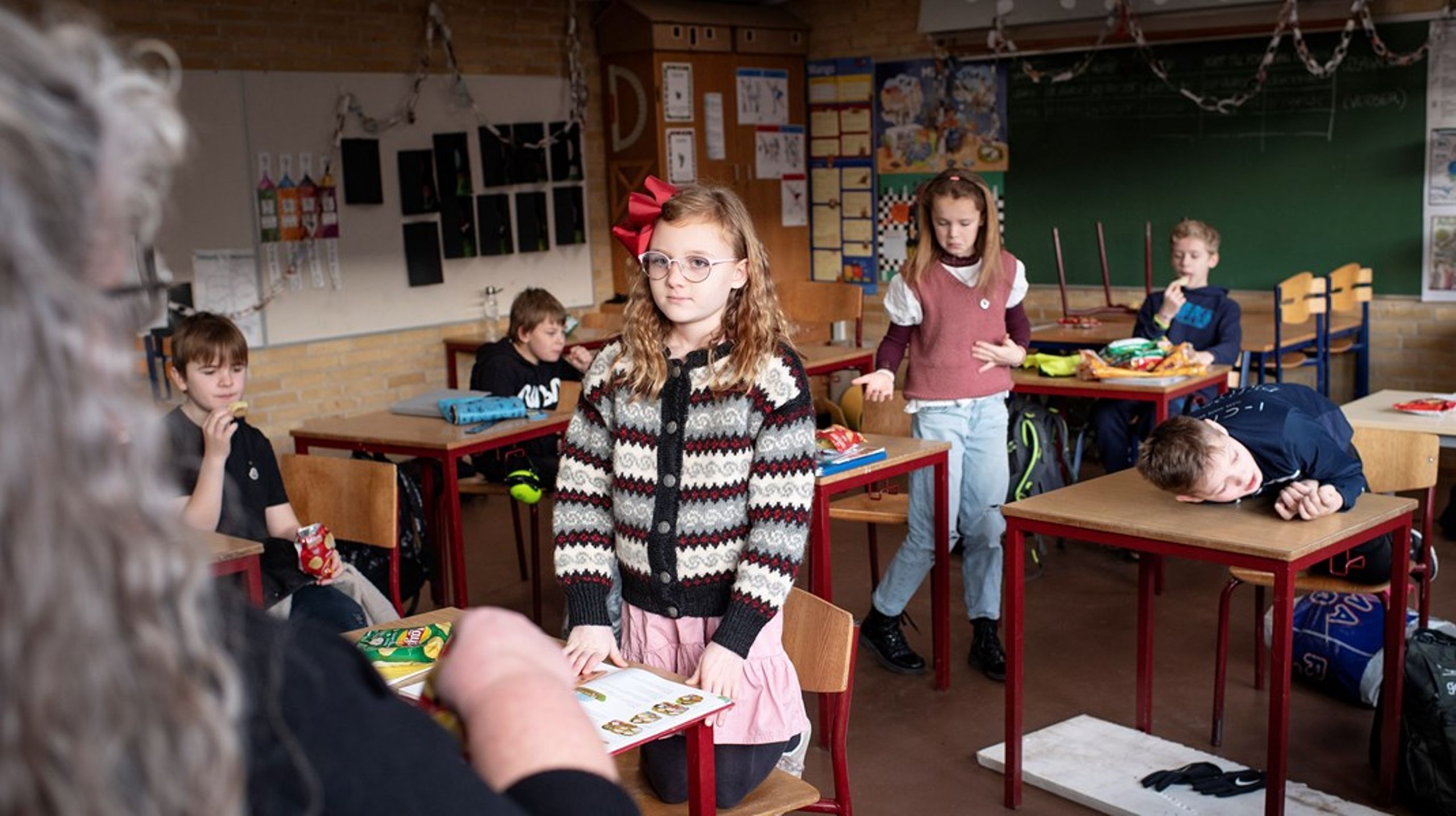 Børn skal kunne få karakterer fra&nbsp;4. klasse, mener Dansk Folkeparti, der har taget forslaget med til de igangværende forhandlinger om folkeskolen.