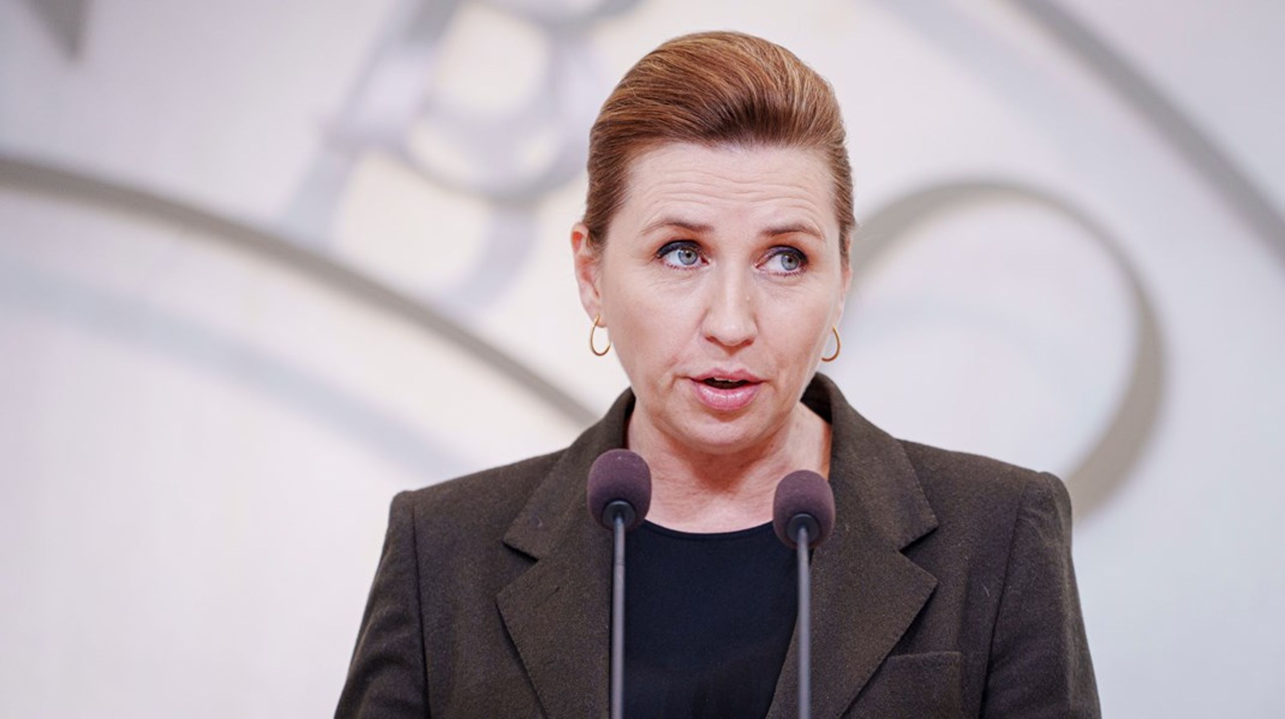 Det var en bekymret Mette Frederiksen, der torsdag fremlagde regeringens 15. hjælpepakke til Ukraine.
