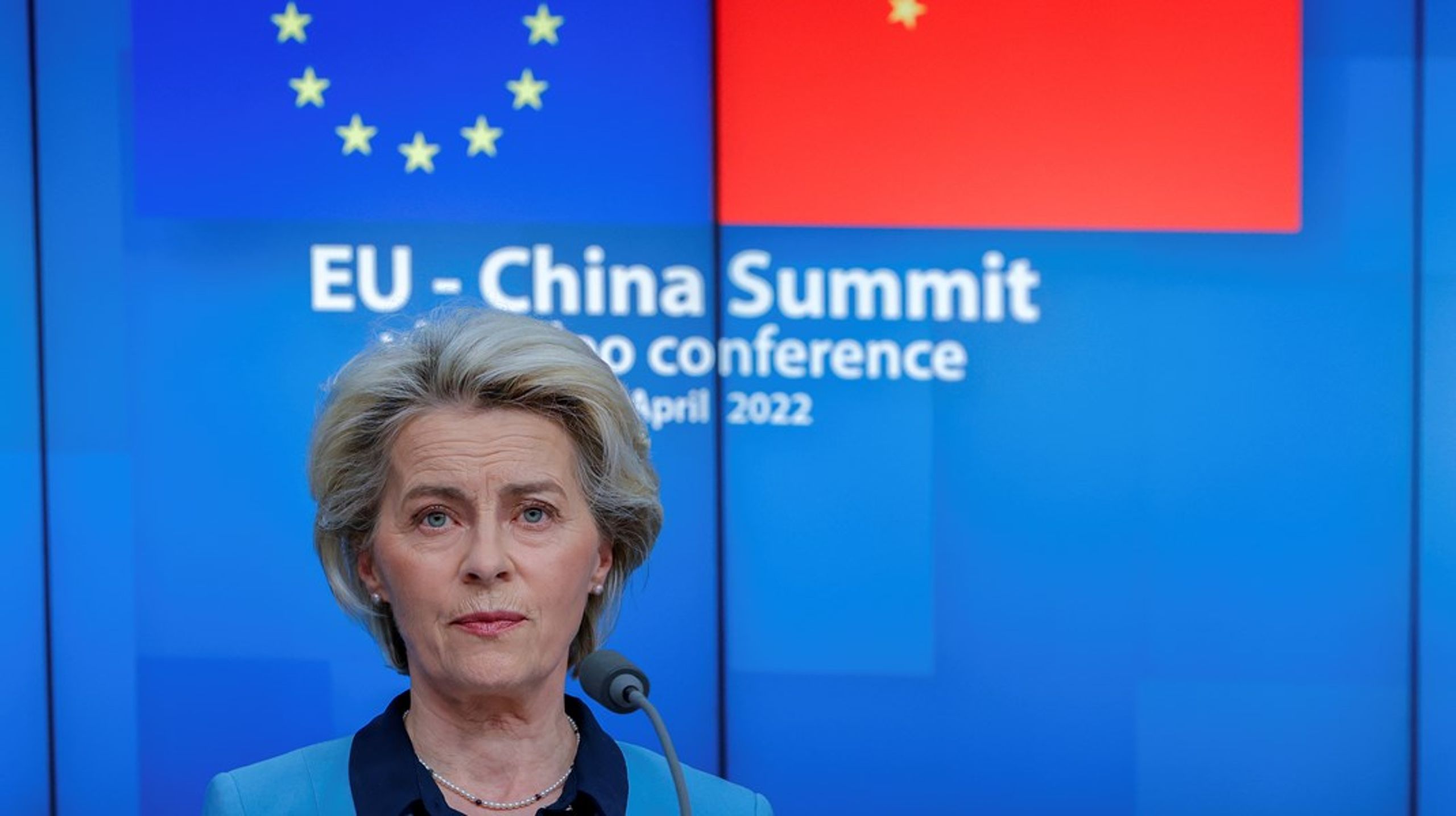 EU-Kommissionen har fremsat en række forslag, der skal gøre EU mindre kritisk afhængige af Kinas ressourcer til den grønne omstilling. Men det er ikke nok til for alvor at være optimistisk på EU's vegne, lyder det fra Tænketanken Europa i ny analyse.
