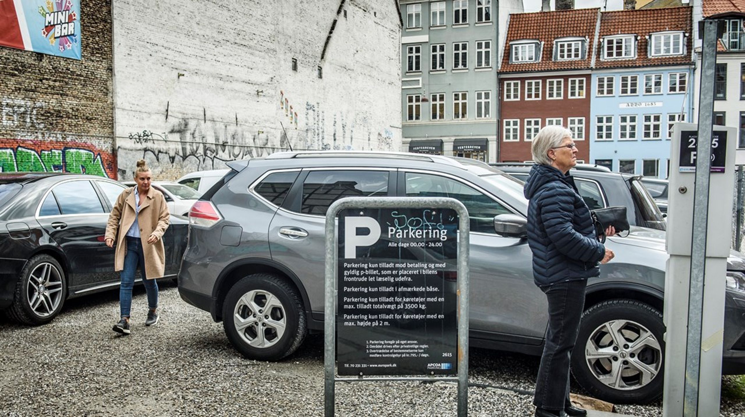 Der skal også være plads til de københavnere, som vil have en bil. Derfor spørger vi Socialdemokratiet og overborgmesteren: Hvordan vil I løse københavnernes parkeringsproblemer? skriver Jakob Næsager (K) og Morten Melchiors (K). Arkivfoto.
