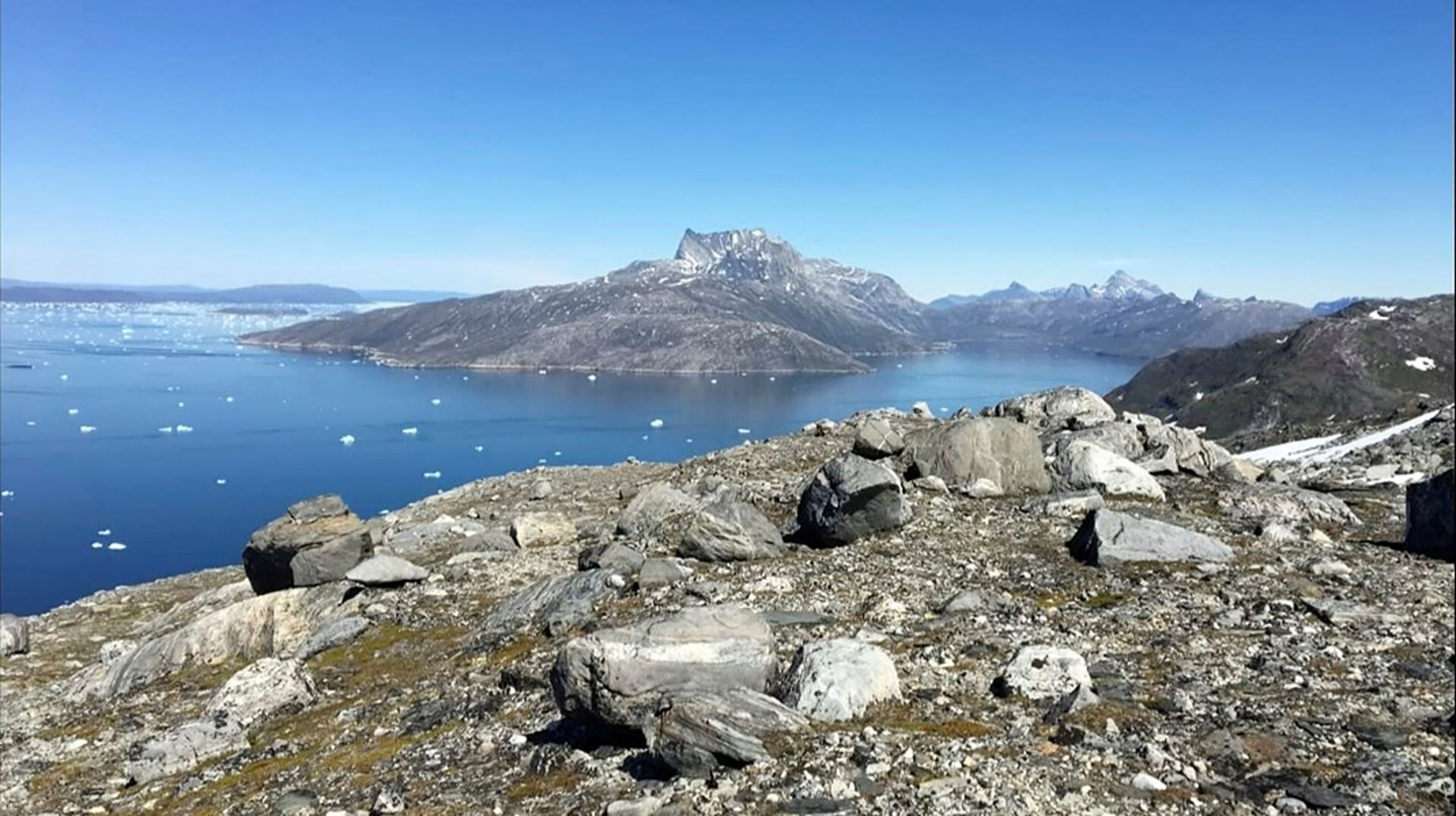 Måske kan EU-chefen drømme om en udsigt som denne over Nuuk Fjord, når hun fredag besøger Grønland.