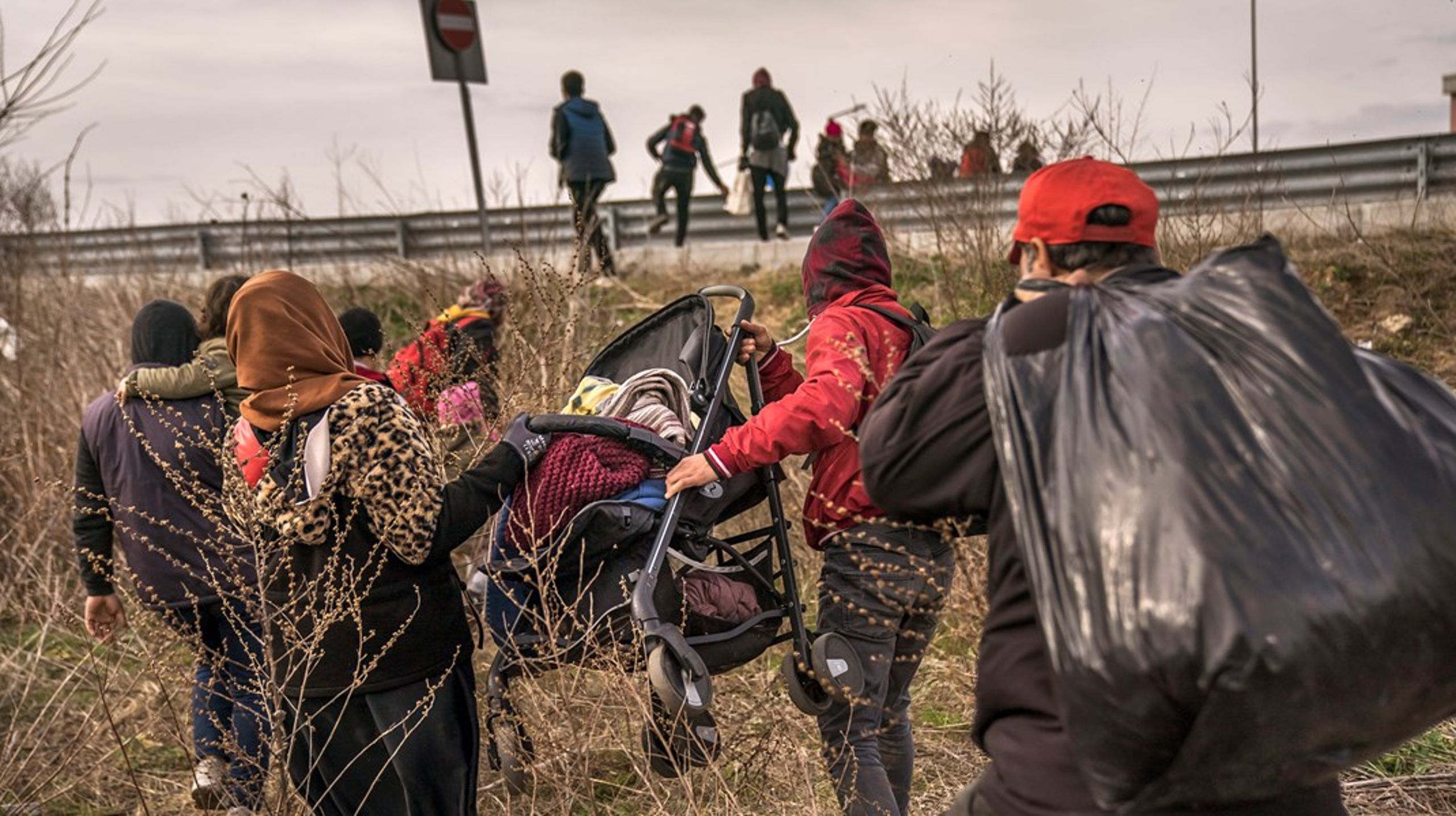 <div>I kølvandet på et ekstraordinært højt antal asylansøgere i 2014 og 2015 indførte regeringen et
mål om at gøre flygtninges ophold midlertidigt, skriver tre forskere fra projektet Boundary Work.<br></div>