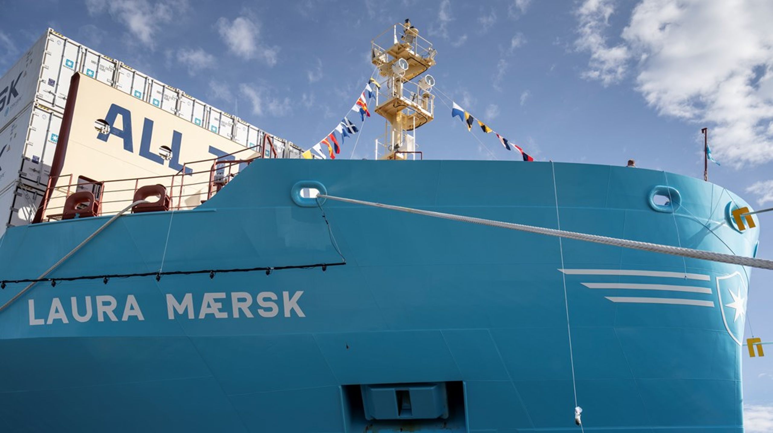 Containerskibet Laura Mærsk er det ene ud af to containerskibe i verden, der sejler på grøn metanol. Men et nyt forslag fra rederibranchen skal gøre det muligt for flere at følge trop, skriver Sanne Frias Henriksen.&nbsp;<br><br>