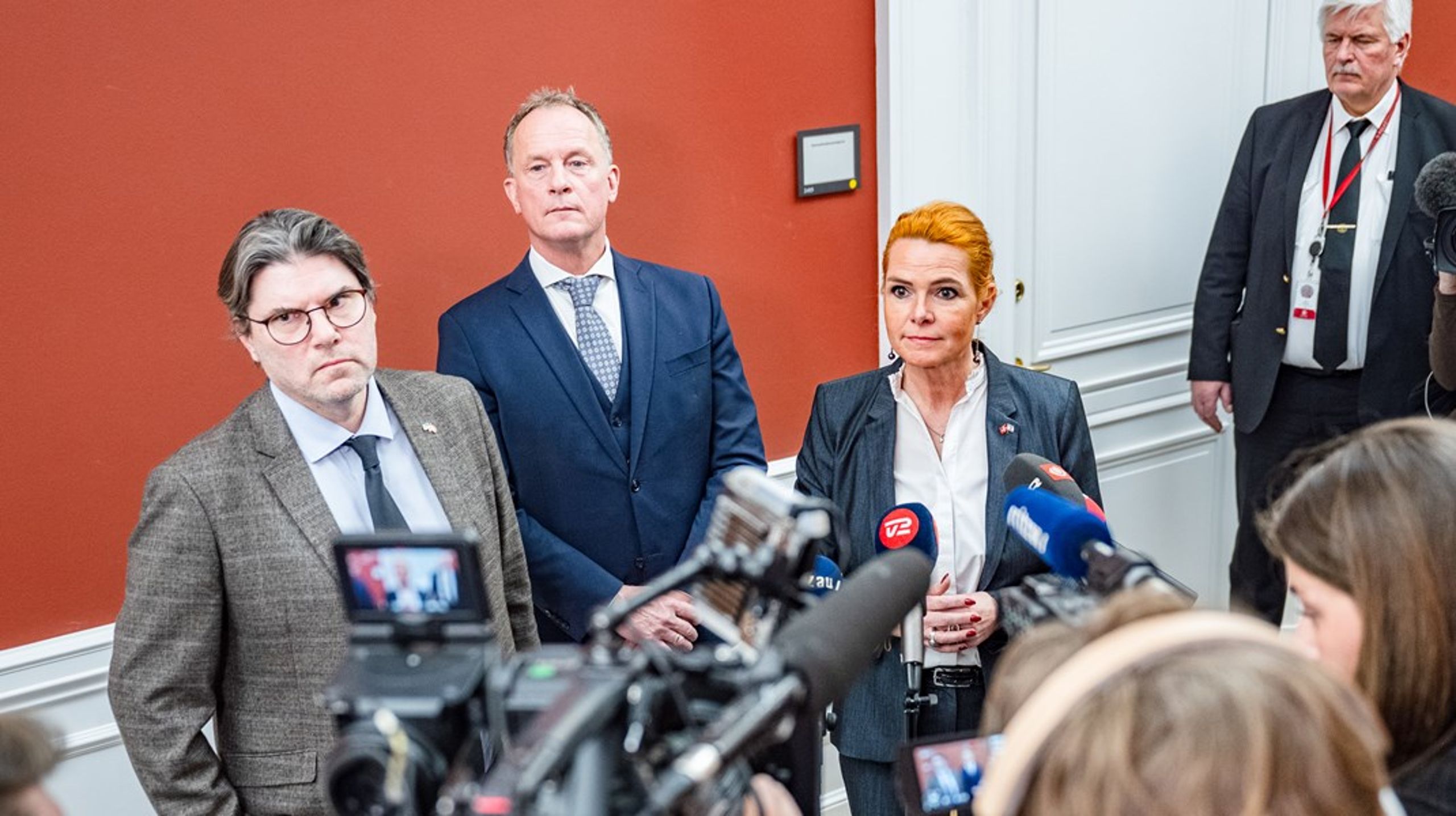 Den nu forhenværende Venstre-politiker Mads Fuglede har aldrig lagt skjul på, at han både personligt og politisk er tæt på Inger Støjberg. Ligesom Kim Edberg har han nu meldt sig i Danmarksdemokraternes folketingsgruppe.