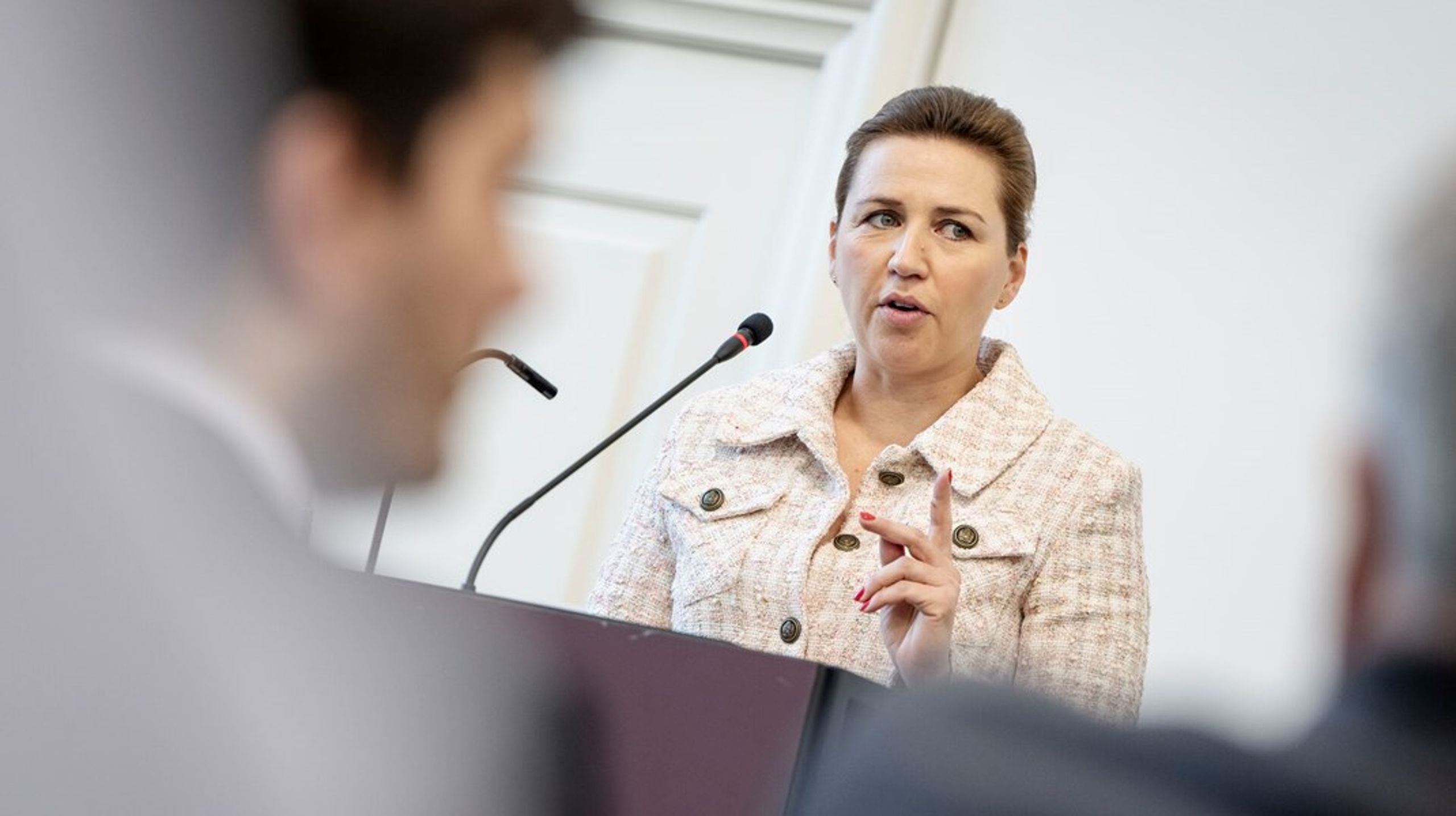 Statsminister Mette Frederiksen ser ingen grund til at udskrive folketingsvalg efter Mads Fugledes skifte fra Venstre til Danmarksdemokraterne.