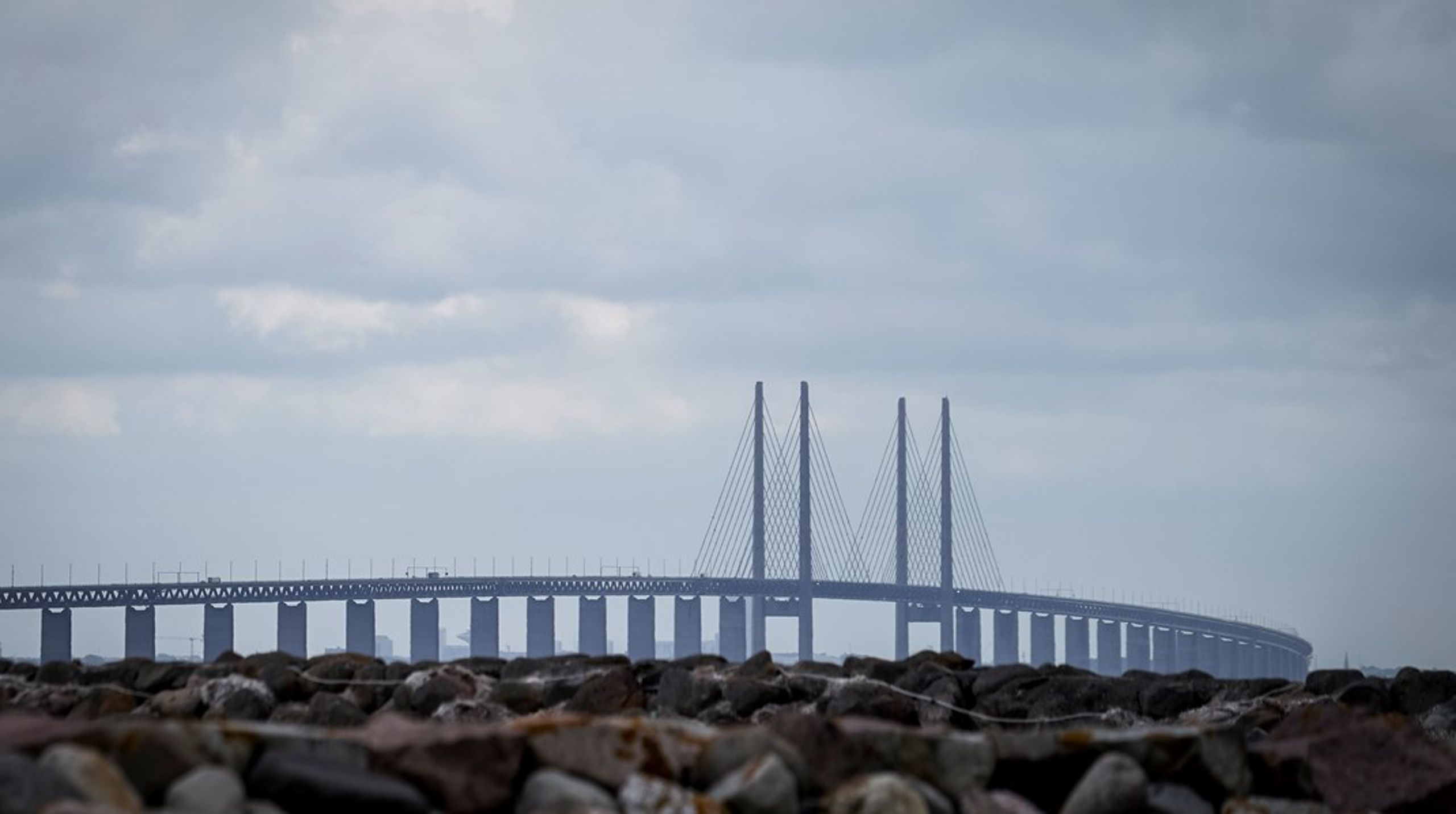 Øresundsbroen er ligeligt ejet af danske A/S Øresund og svenske SVEDAB.
