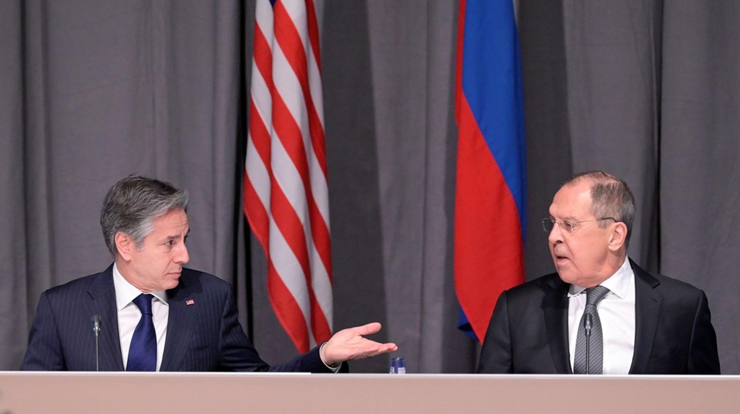 USA's udenrigsminister Anthony Blinken og Ruslands udenrigsminister Sergey Lavrov i OSCE, et par måneder inden Ruslands invasion af Ukraine fik organisationens arbejde til at stå i stampe.<br>