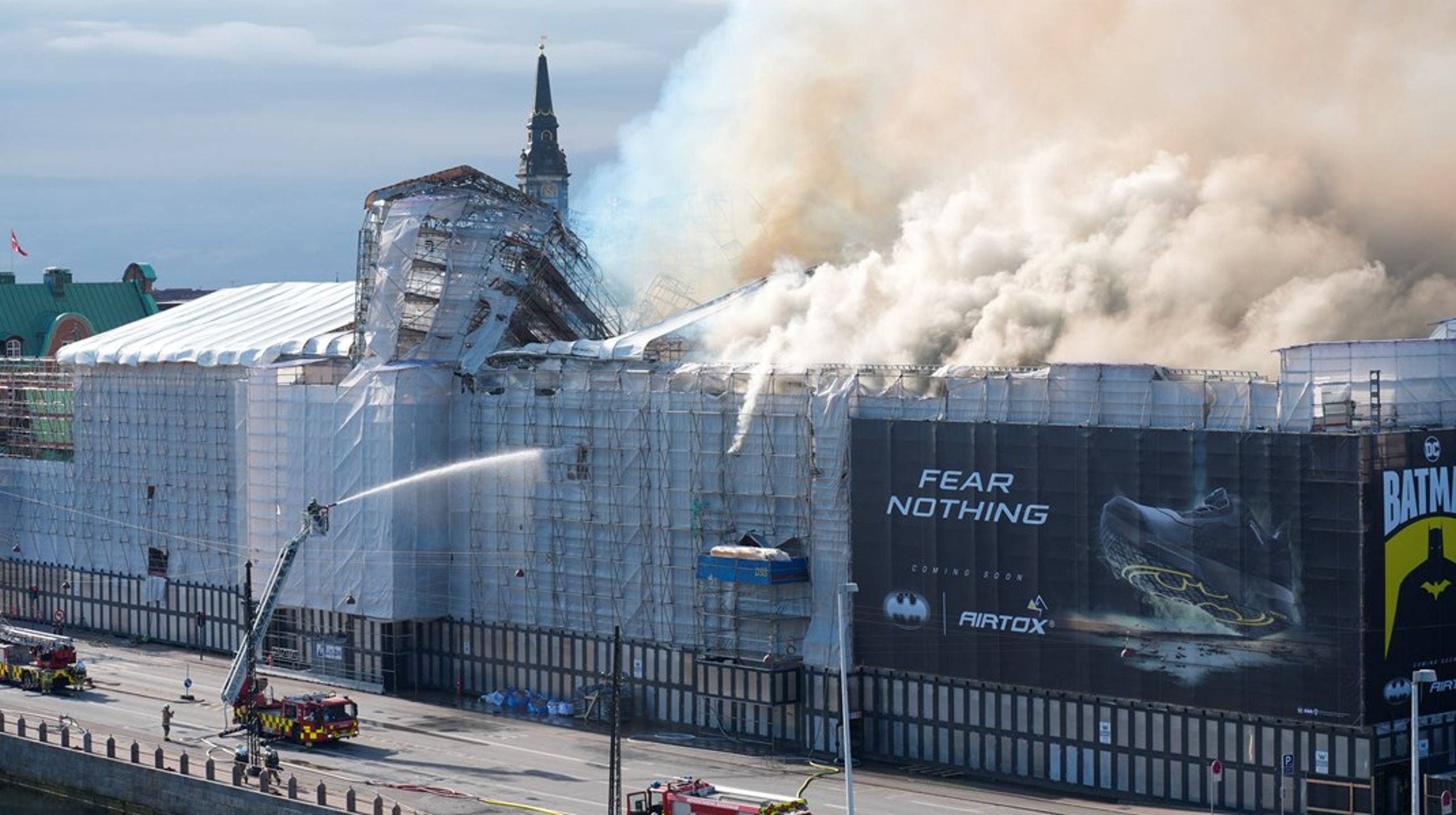 Store dele af Børsen er udbrændt, lød det tirsdag eftermiddag fra Hovedstadens Beredskab.