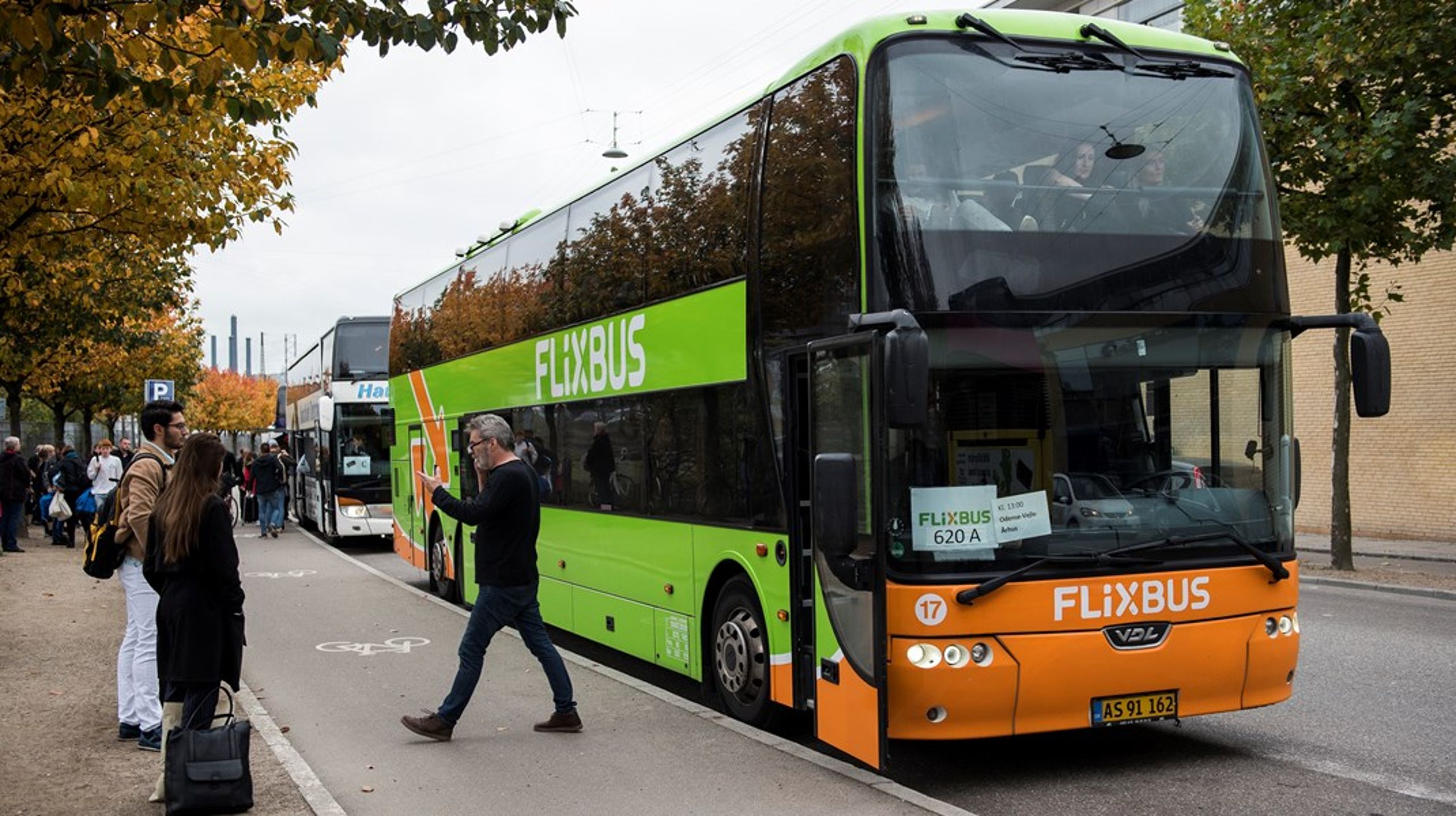 De stadigt mere populære landdistancebusser er et eksempel på busser, der bliver ramt af en stigende dieselafgift.&nbsp;