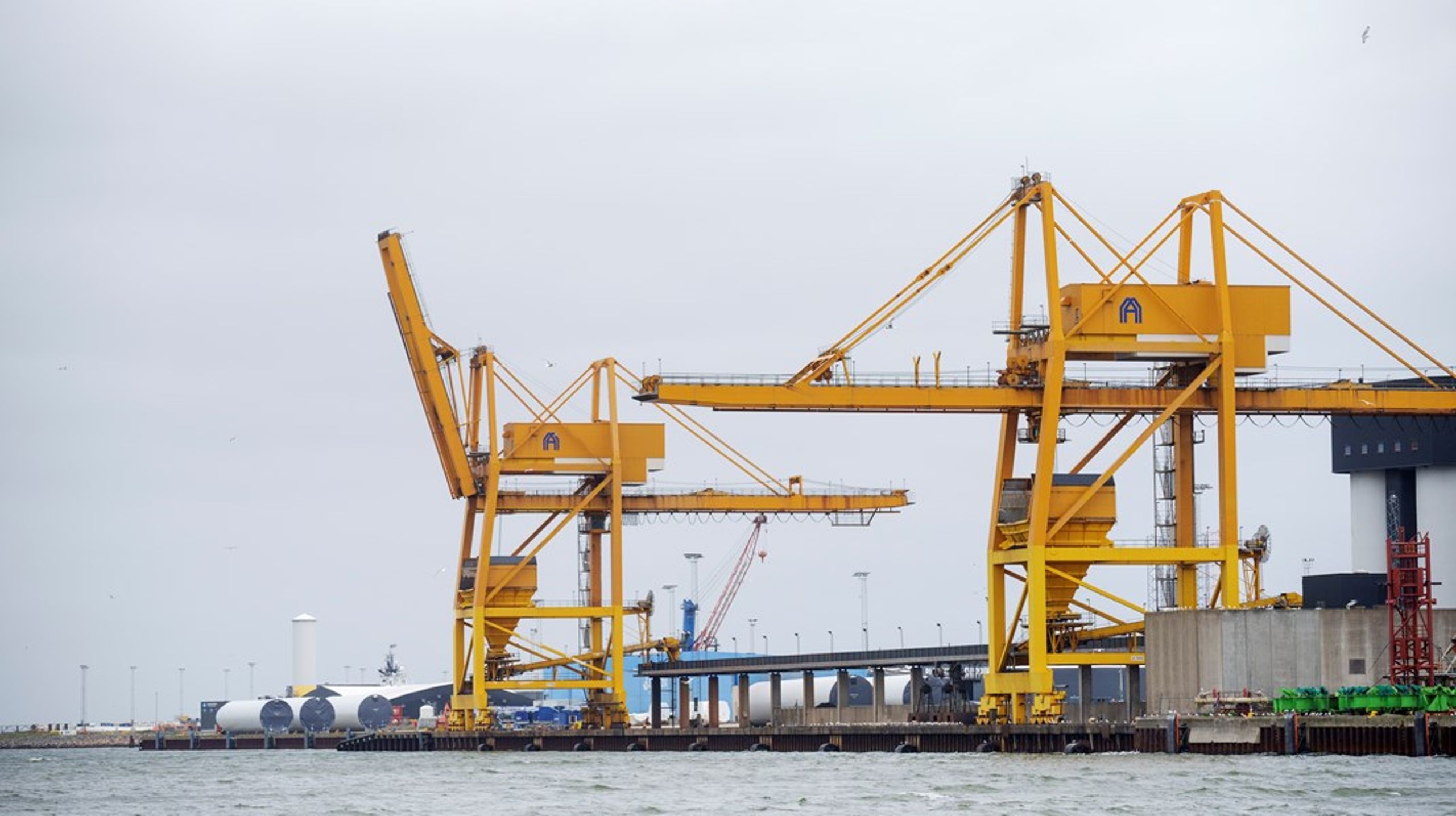Havnene er en del af Danmarks kritiske infrastruktur, som skal hjælpe den grønne omstilling på vej. Det kræver vanddybde, bæreevne, arealer og en veluddannet arbejdsstyrke, skriver&nbsp;Tine Kirk.