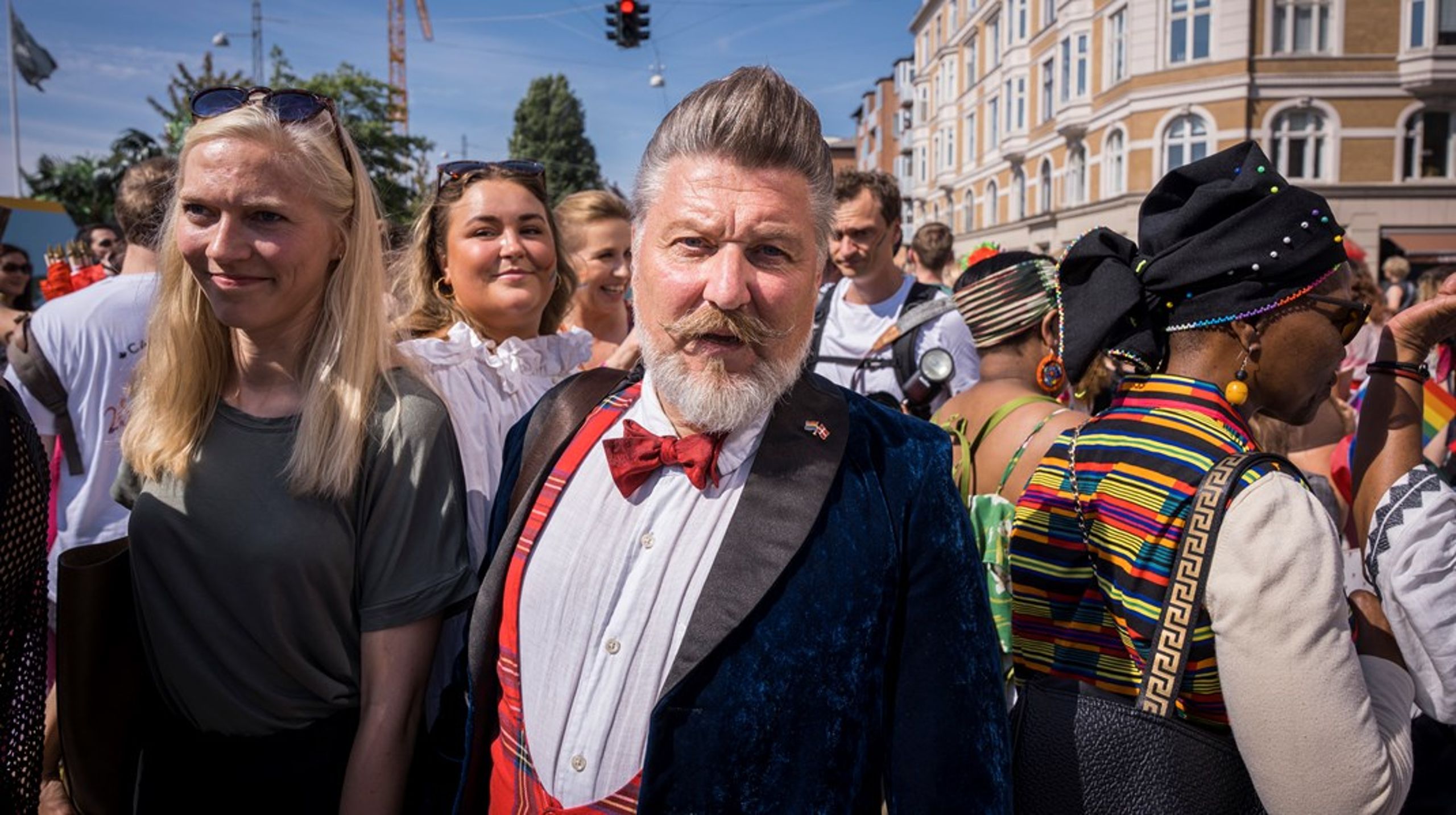 Lars Henriksen har modtaget kritik for sine udmeldinger om konflikten i Israel og Palæstina. Nu trækker han sig som politisk forperson og bestyrelsesmedlem i Copenhagen Pride.
