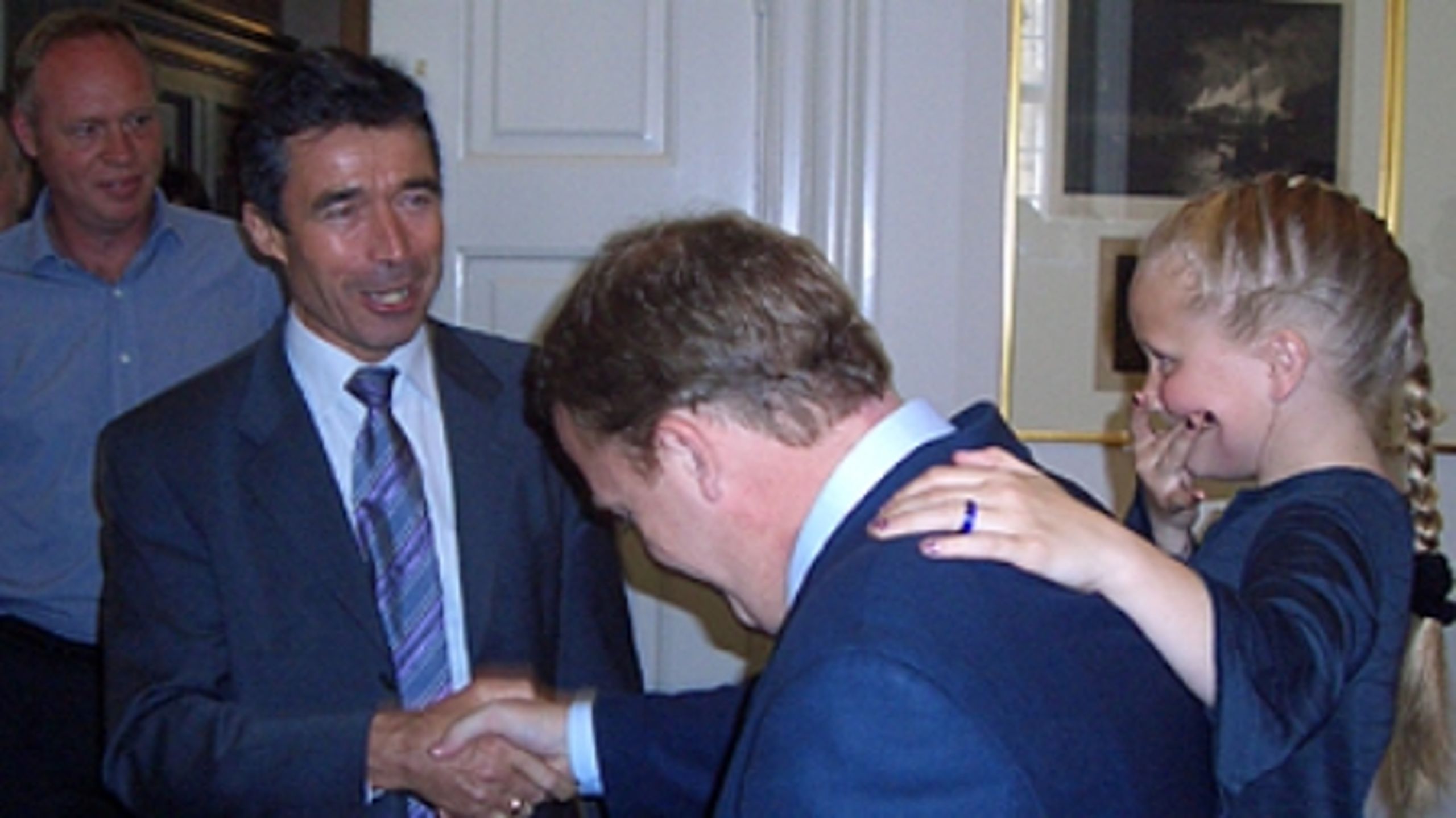 Michael Kristiansen bag statsministeren til Lars L&#248;kke Rasmussens 40 &#229;rs f&#248;dselsdag i 2004. Som tidligere topr&#229;dgiver kritisererer han nu regeringen i debatindl&#230;g.