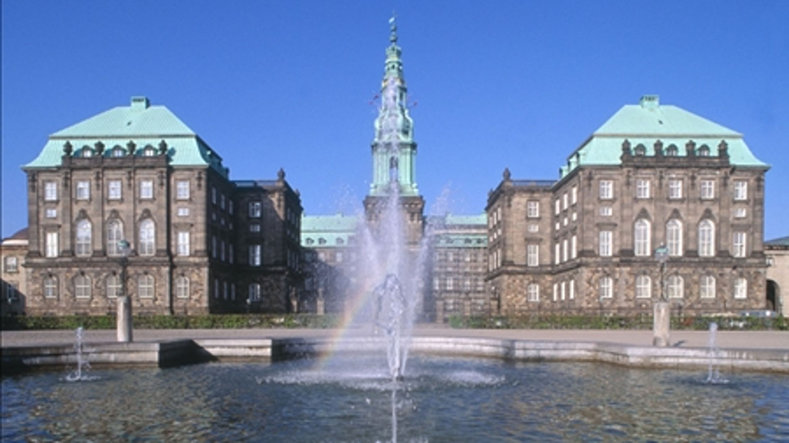 Solen over Christiansborg skinner nu n&#230;sten lige s&#229; st&#230;rkt p&#229; VKO som i september 2006.