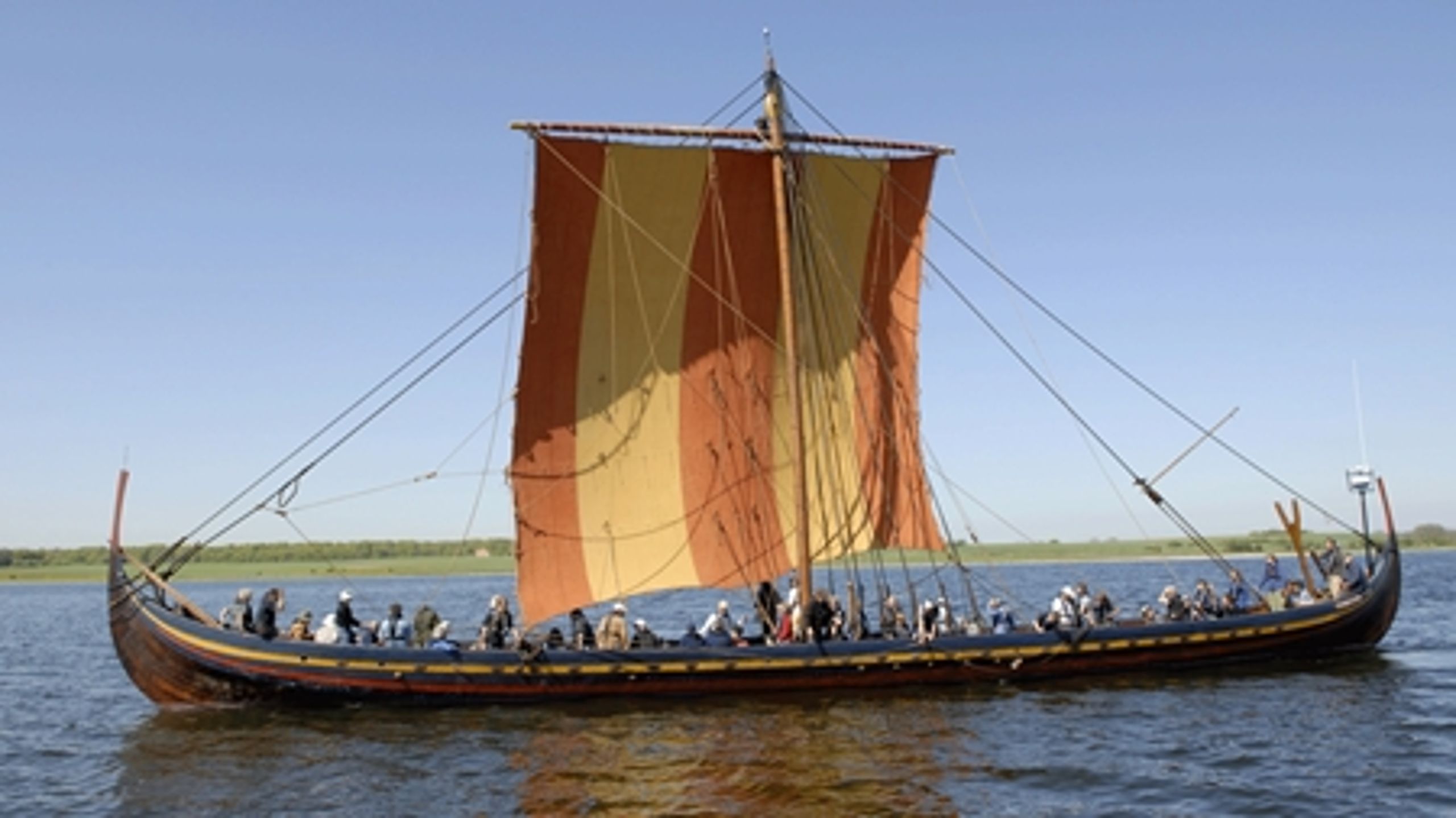 SF-pressechef vinker den 1. juli farvel til Villy S&#248;vndal for at sejle vikingeskibet Havhingsten til Irland.