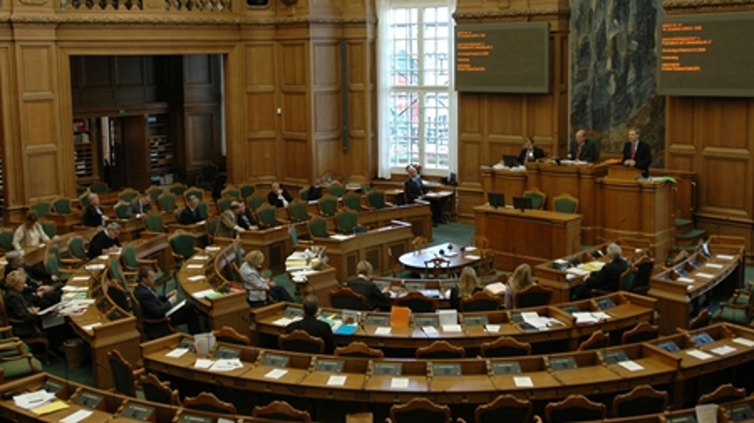 Udvalget for forretningsorden skal give regeringen en p&#229;tale for at sjuske med sp&#248;rgsm&#229;l, mener oppositionen og Dansk Folkeparti.