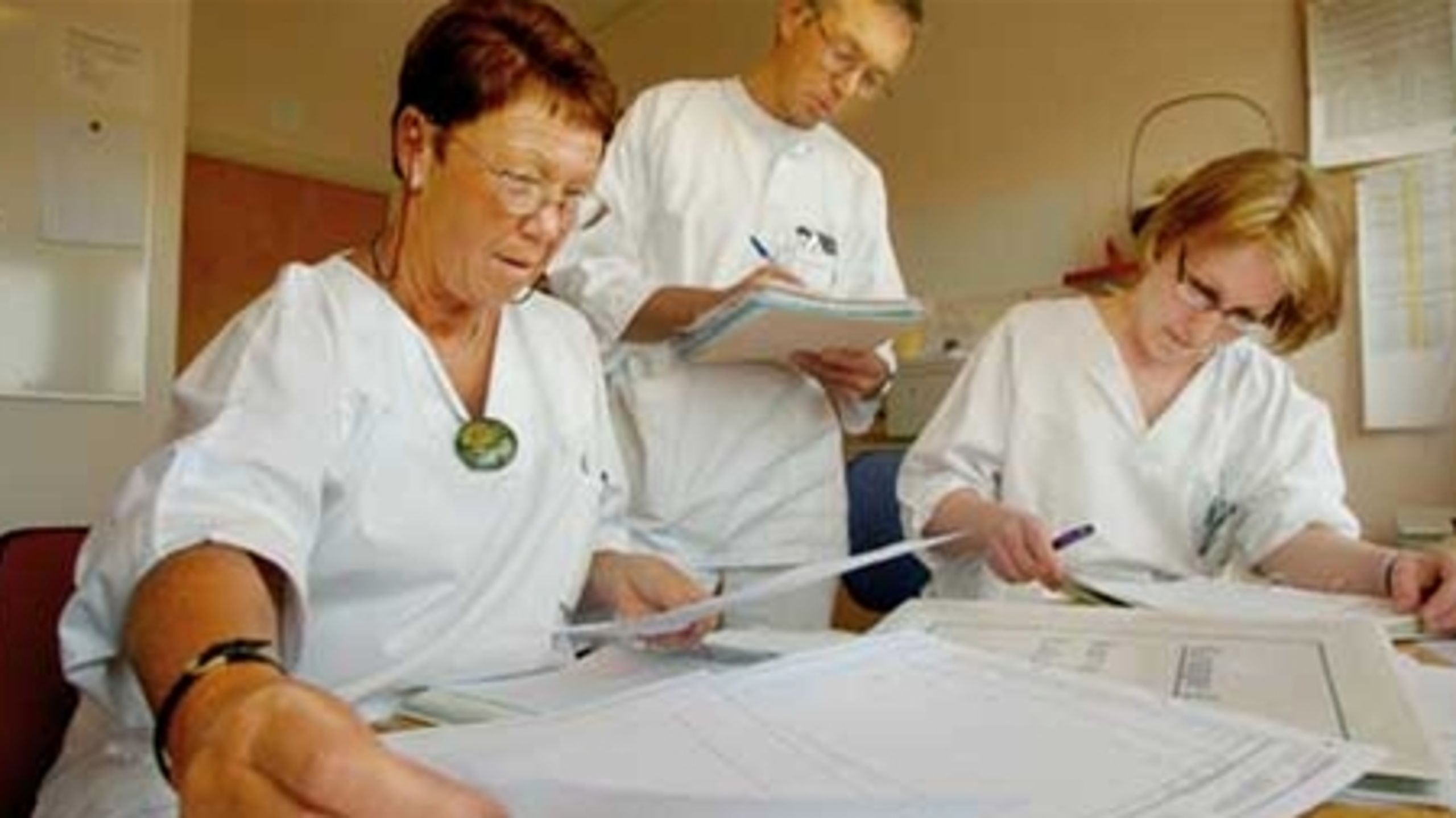 Sygeplejersker under uddannelse kan m&#229;ske blive ansat p&#229; et hospital, siger regionerne.