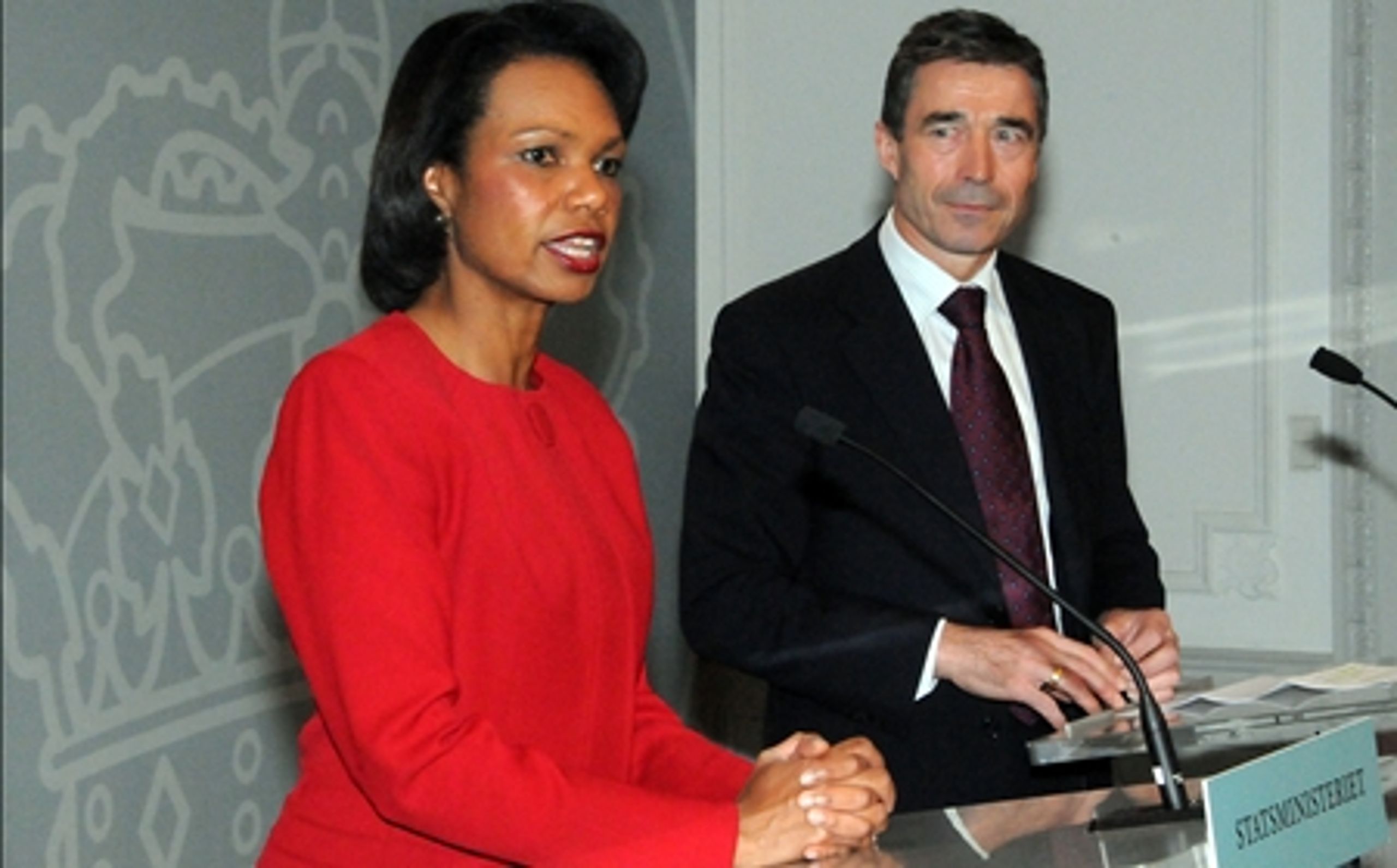 Condoleezza Rice roste Anders Fogh Rasmussens indsats i NATO under sit afskedsbes&#248;g i K&#248;benhavn. H&#233;r ved pressem&#248;det i Spejlsalen i Statsministeriet.