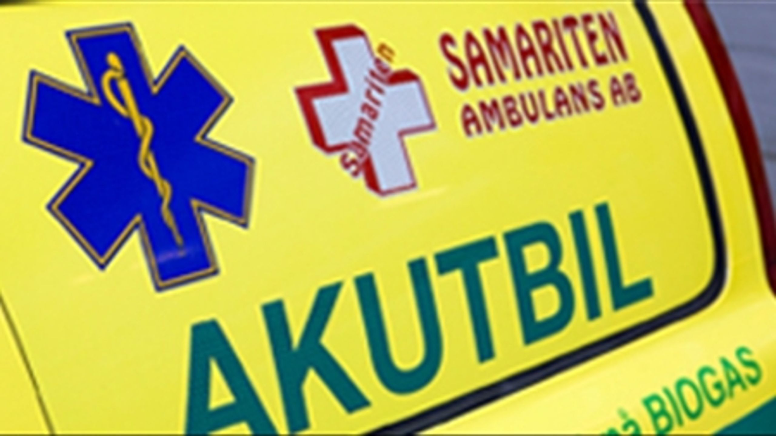 Det svenske ambulancefirma Samariten kaster endnu engang h&#229;ndkl&#230;det i ringen. Firmaet, der tidligere har opgivet at k&#248;re for Region Midtjylland, opgiver nu ogs&#229; at k&#248;re ambulance i Region Sj&#230;lland.