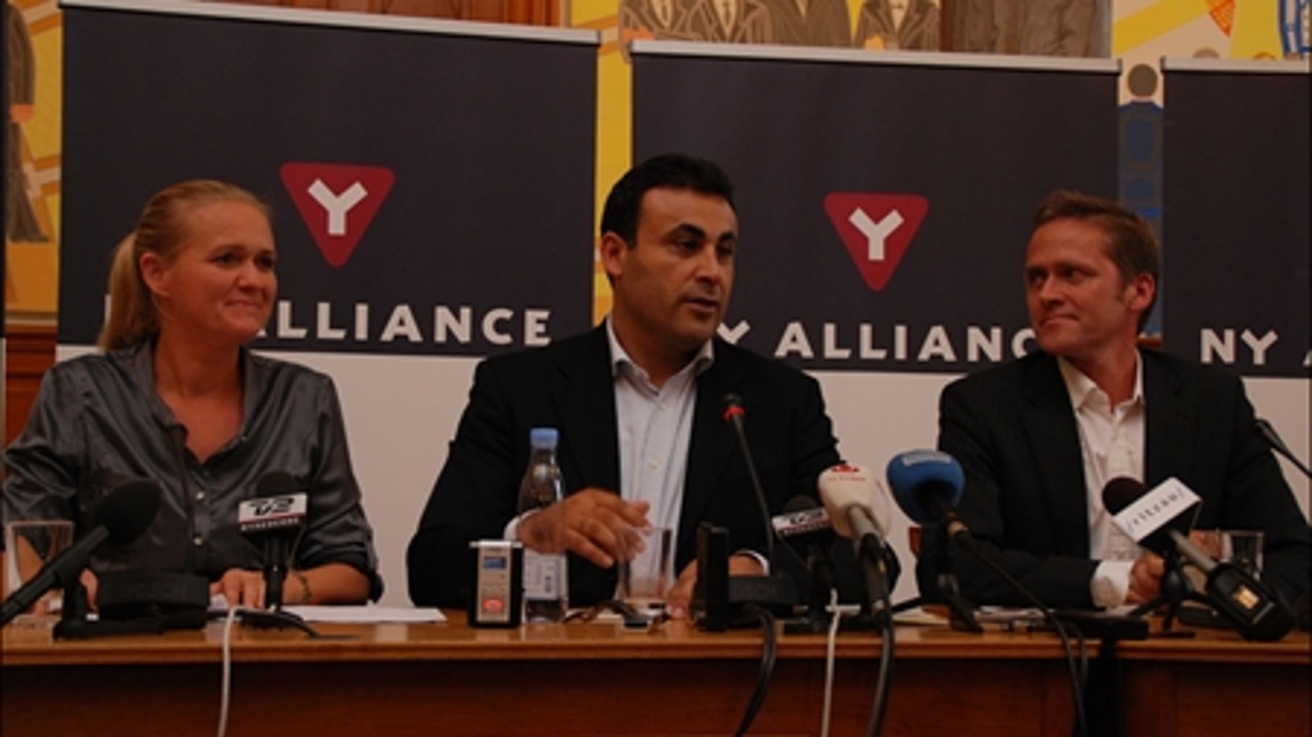 Ny Alliances tre stiftere under partiets f&#248;rste pressem&#248;de.