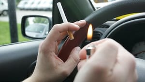 Danskerne vil forbyde rygning i biler med børn