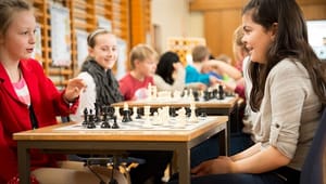 40.000 skoleelever spiller skak i dag