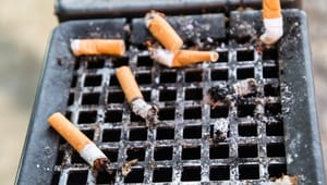 Rygning forbudt for lærerne – men ikke for eleverne