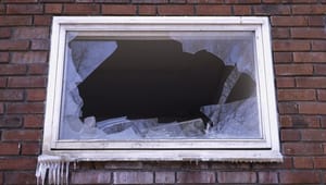 Lokalpolitikere taler ud: Smadrede vinduer, dødstrusler og en slagtet ged i indkørslen