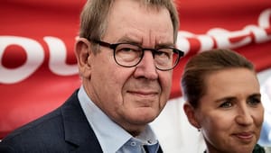 Poul Nyrup Rasmussen modtager Peter Sabroe Klubbens Hæderspris 