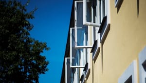 Dansk Byggeri klar med ny analyse: Grøn energi fosser ud af utætte bygninger