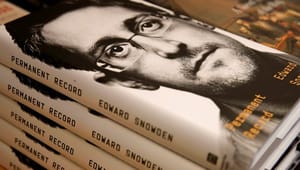 Snowden-bog anmeldt: Vellykket indblik i sympatisk nørd, der har skrevet historie