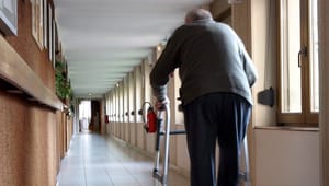 Færre ældre bor på plejehjem og i ældrebolig
