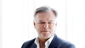 Tidligere Altinget-direktør starter nyt medie med serieiværksætter Lars Tvede
