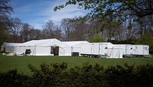 Mølbaks hvide telte koster staten 369 millioner – foreløbig