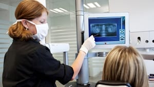 Tandlæger: Tandbehandling til kræftpatienter bør være en del af kræftpakken