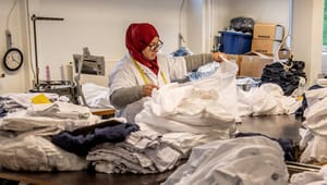 Dansk Industri: Overlad vasketøjet til private og sæt ældreplejens varme hænder fri