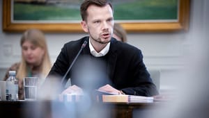 Hummelgaard afviser indgreb for at sikre ligeløn: Politikere skal holde snotten fra overenskomsten