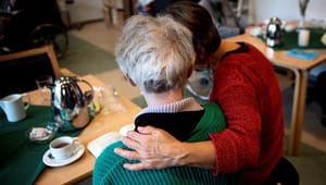 Faglige Seniorer: En værdig ældrepleje kan godt leve med private omsorgsforsikringer